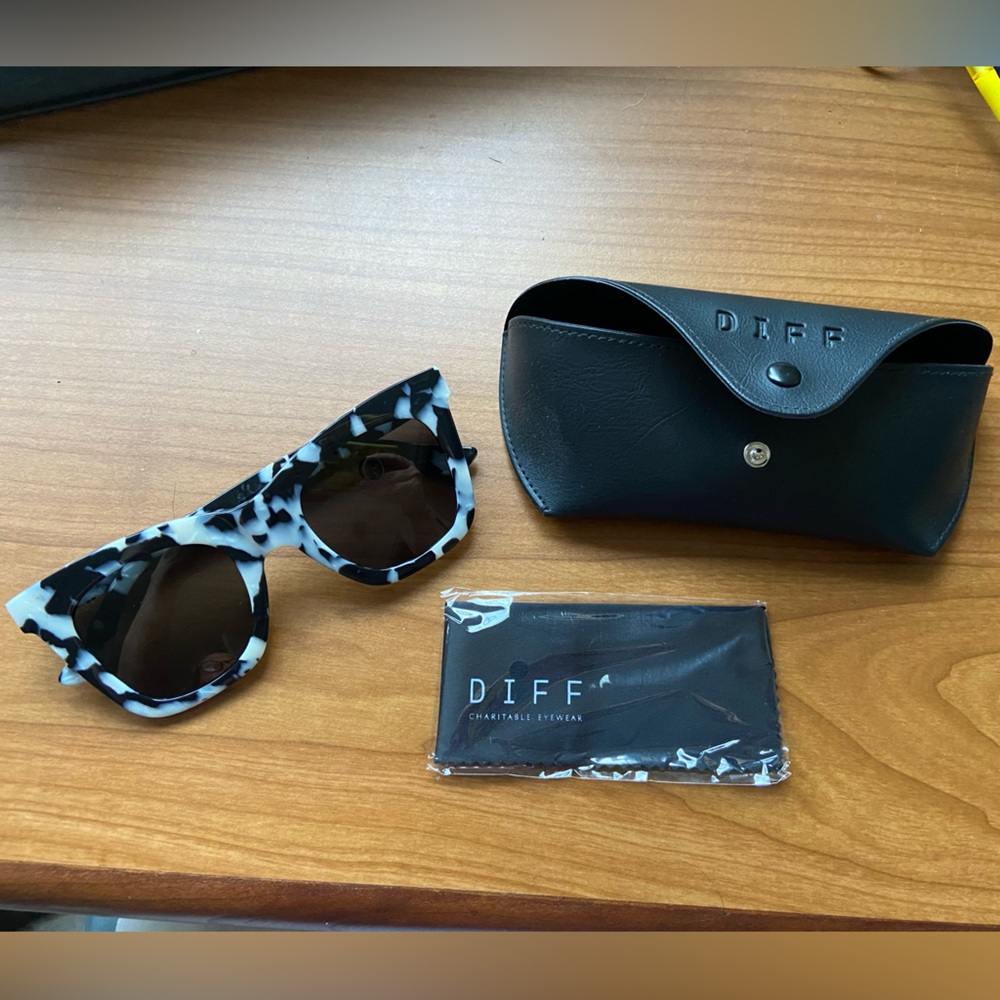 Brand New!!  Diff black and white pattern sunglasses